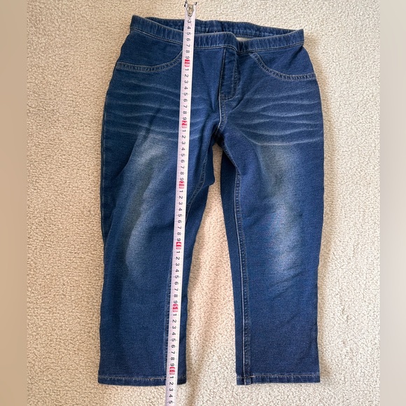 2/12 Cad , Two shorts just for 12 dollars - Picture 6 of 7